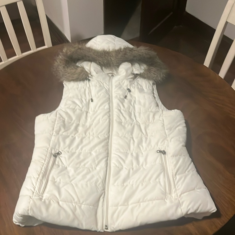 Banana Republic puffer fleece lined vest, removable faux fur lined hood, Ivory